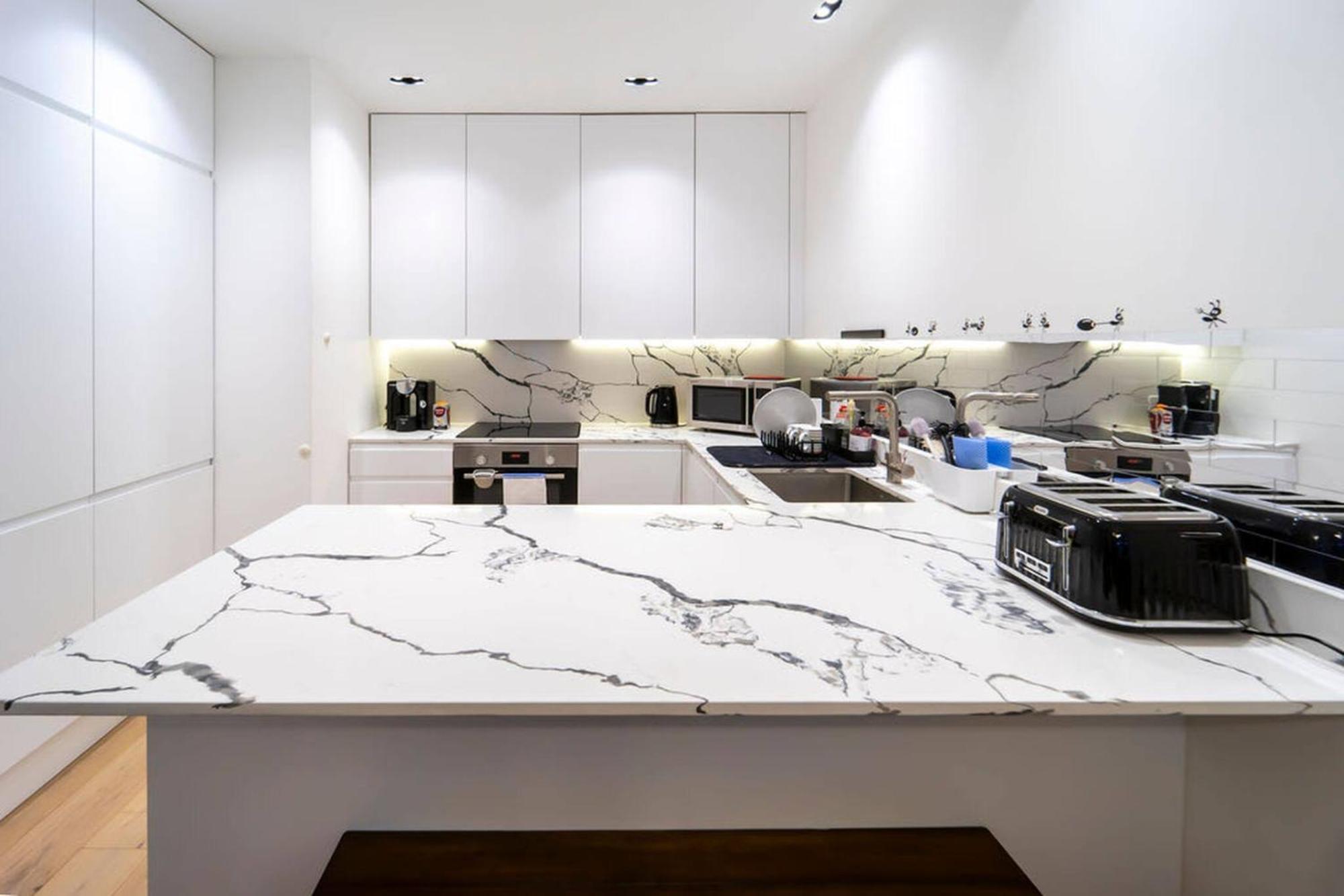 Modern Ealing Common Duplex Londres