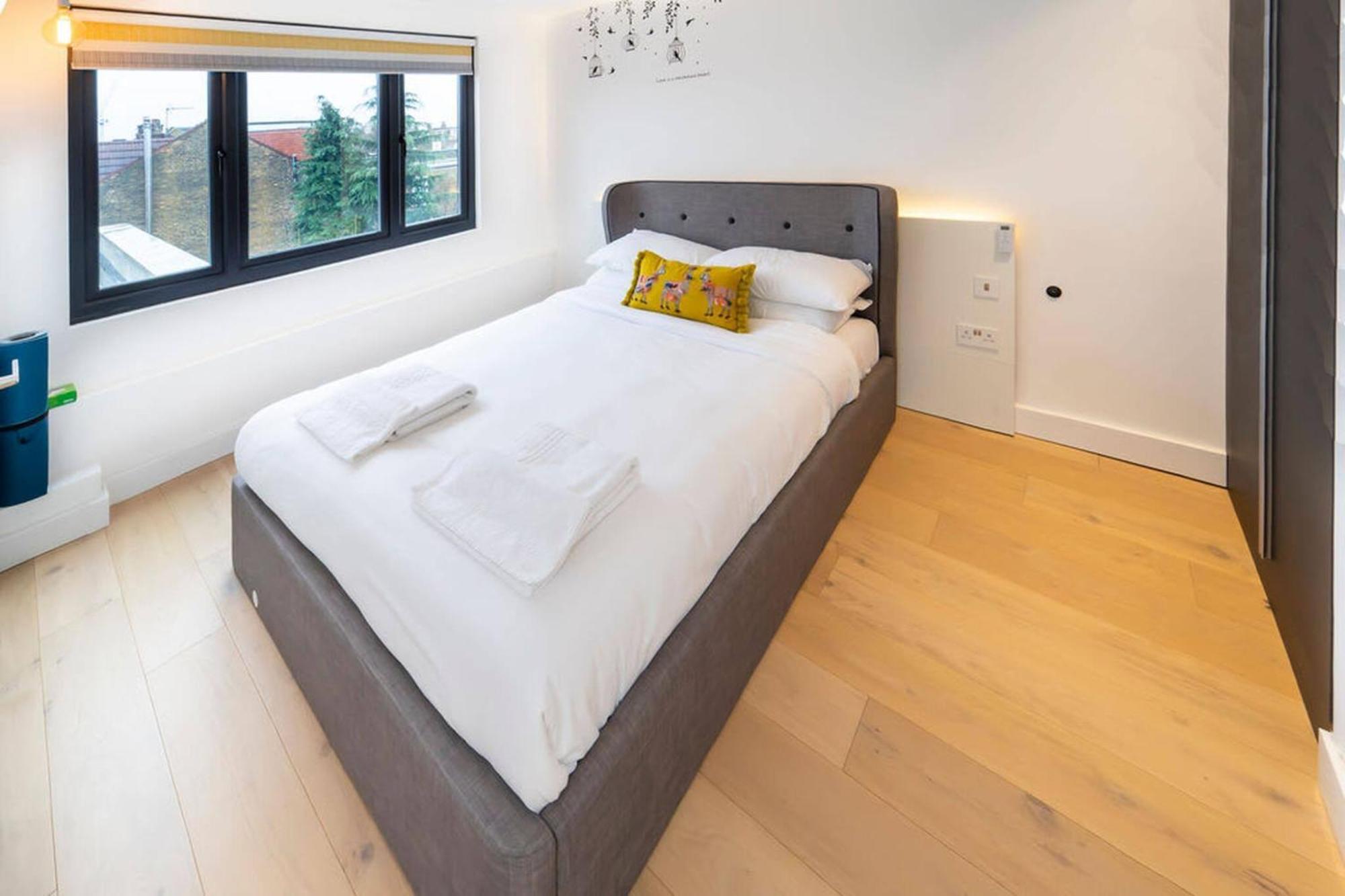Modern Ealing Common Duplex * Londres
